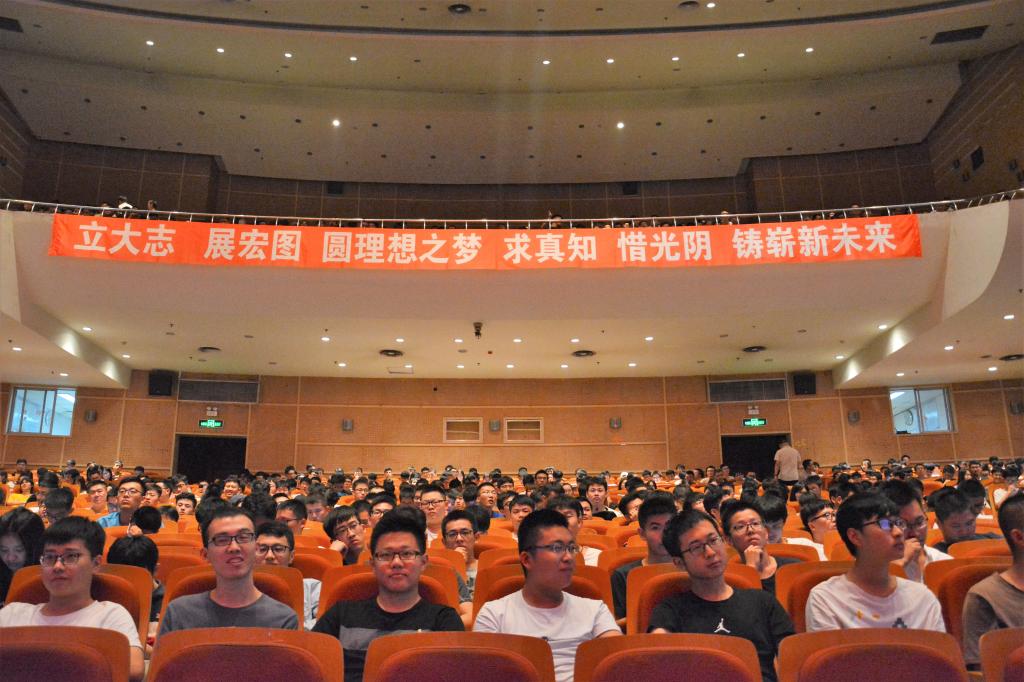 就业动员大会现场