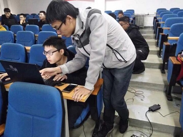 主讲人为同学讲解