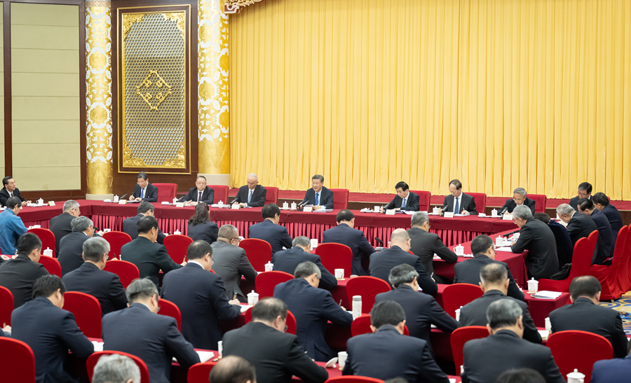 3月6日,中共中央总书记、国家主席、中央军委主席习近平看望参加全国政协十四届二次会议的民革、科技界、环境资源界委员,并参加联组会,听取意见和建议。中共中央政治局常委、全国政协主席王沪宁,中共中央政治局常委、中央办公厅主任蔡奇参加看望和讨论。